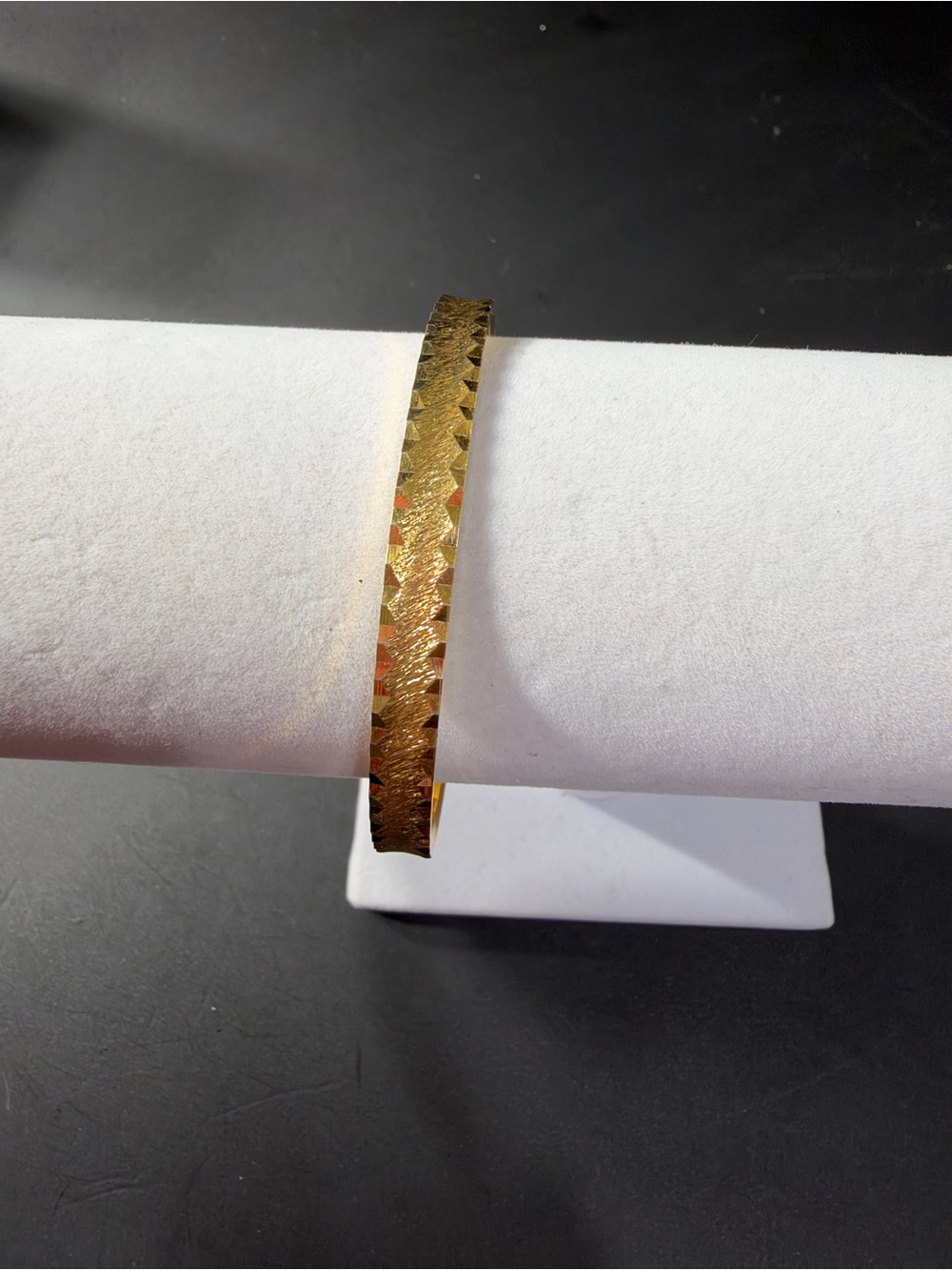 Vintage Trifari Gold Tone Textured Bangle Bracelet Size M Signed